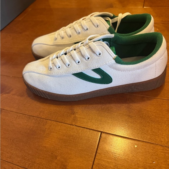 Tretorn NYLife canvas sneakers white and green. Size 8.5 - Picture 2 of 5
